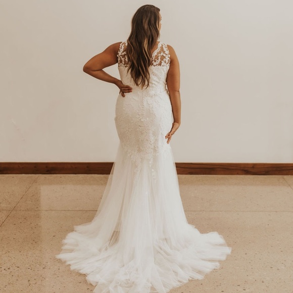 White One Plus Size Wedding Gown - Picture 4 of 8